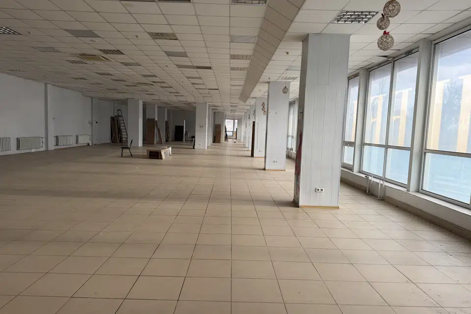 Сдаётся торговое помещение, 1000 м²