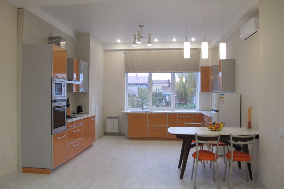 Сдаётся 2-комнатная квартира, 101.2 м²