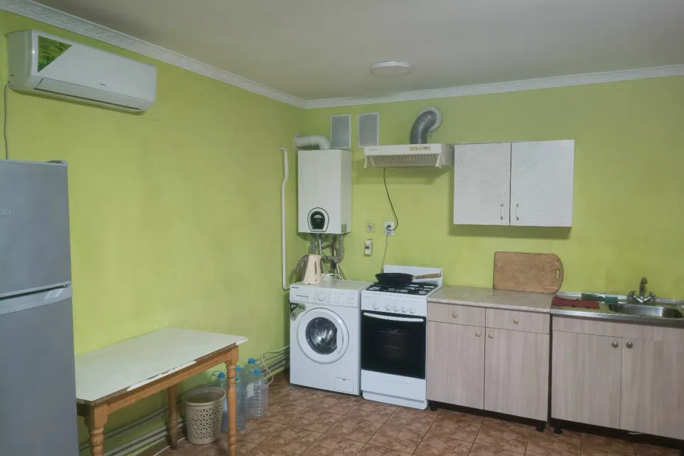 Сдаётся 2-этажный дом, 100 м²