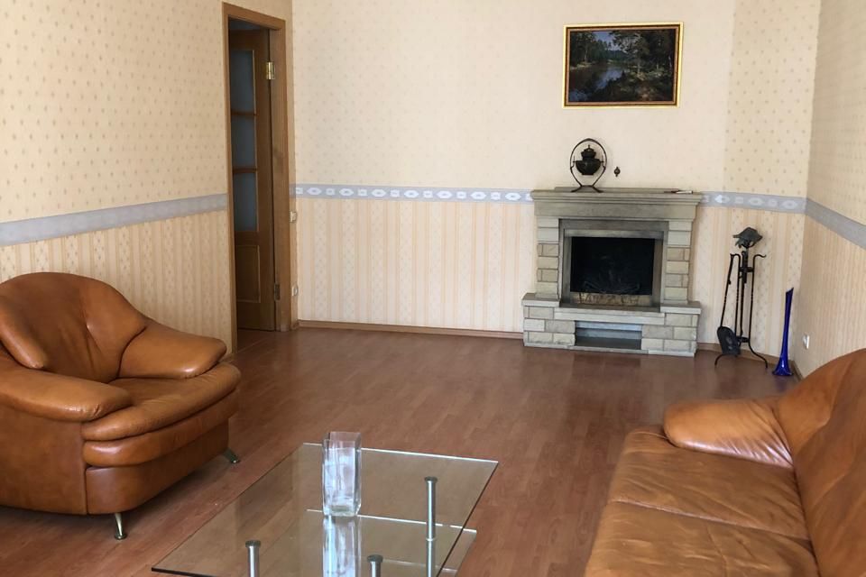 Сдаётся 4-комнатная квартира, 132 м²
