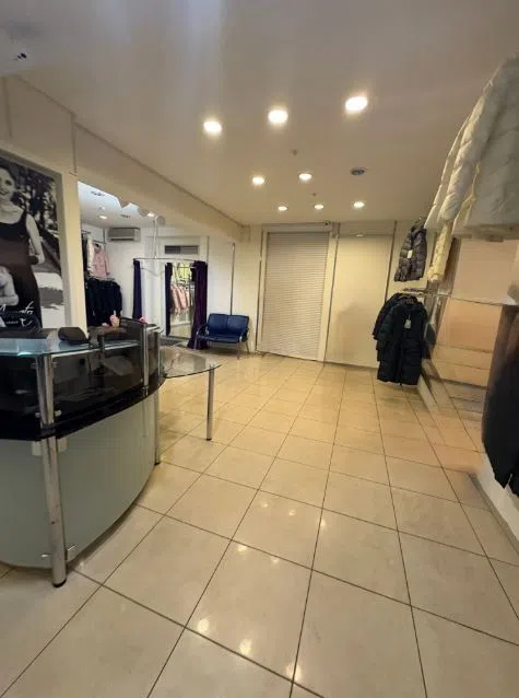 Сдаётся торговое помещение, 337 м²