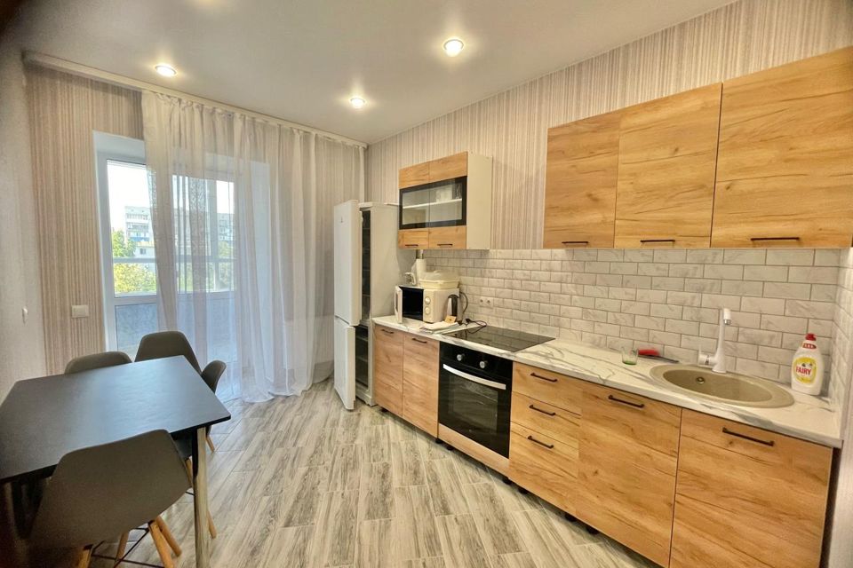 Сдаётся 2-комнатная квартира, 65 м²