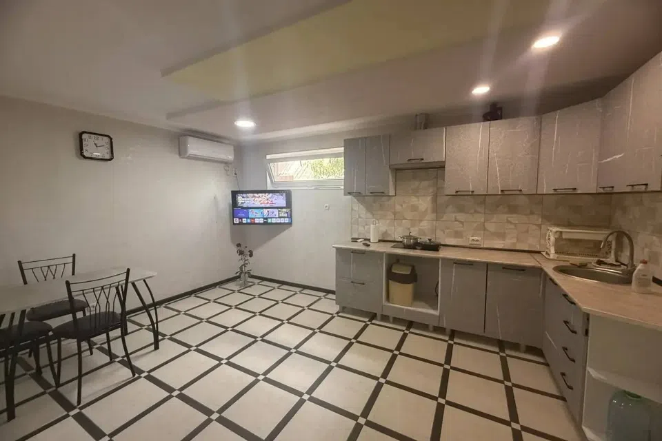 Сдаётся 1-этажный дом, 300 м²