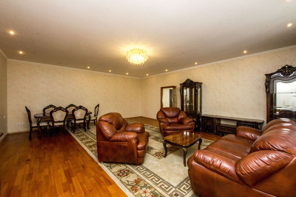Сдаётся 3-комнатная квартира, 162 м²
