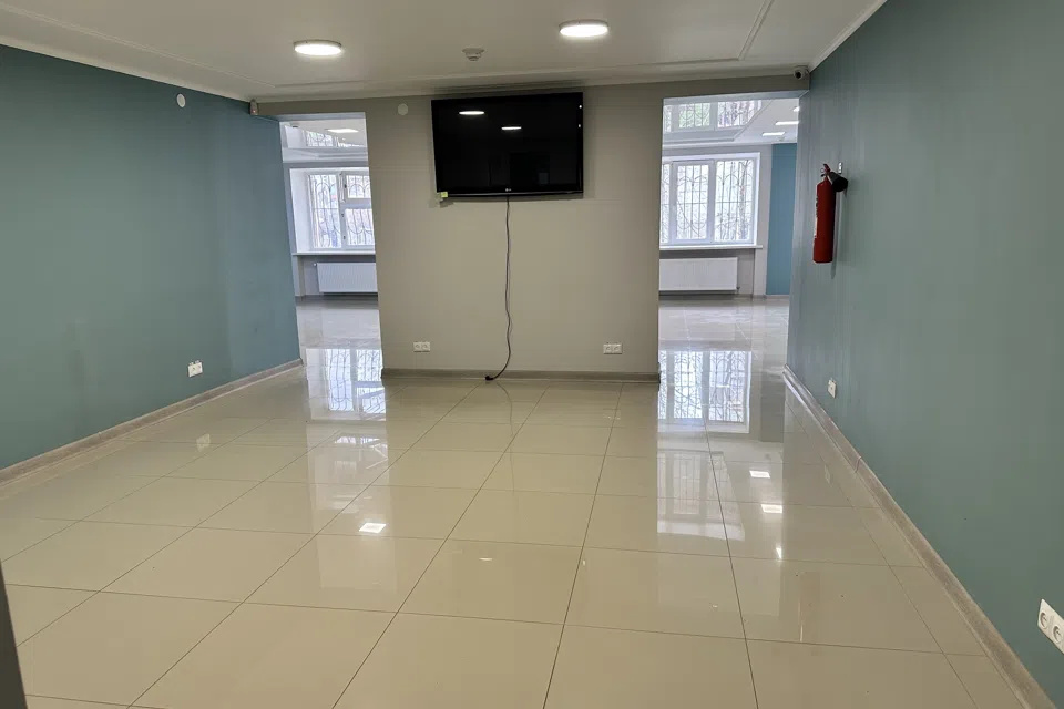 Сдаётся торговое помещение, 106 м²
