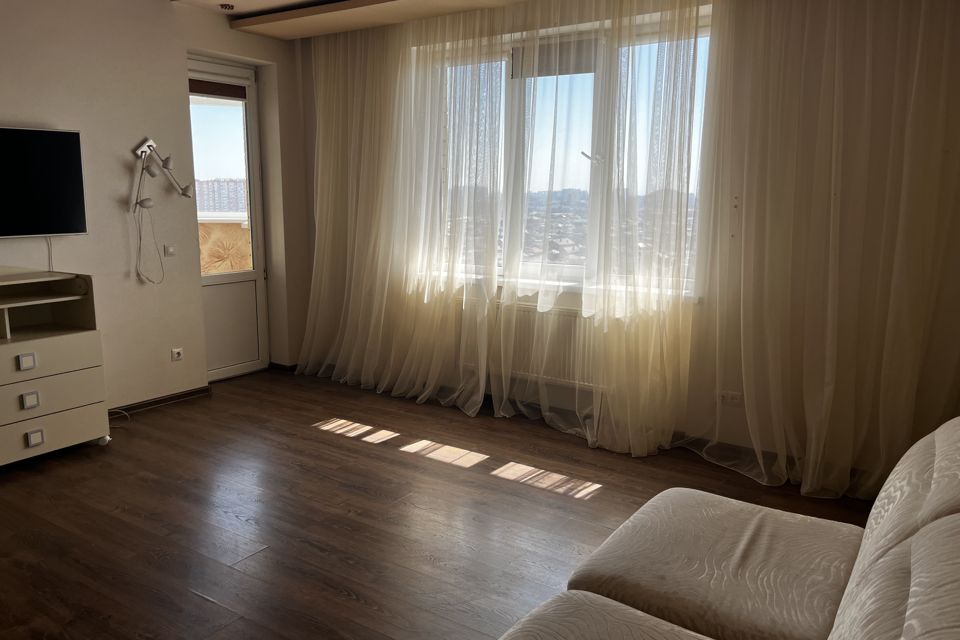 Сдаётся 2-комнатная квартира, 82 м²