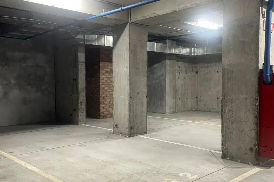 Сдаётся машиноместо, 18 м²