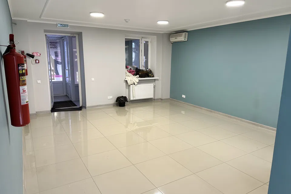 Сдаётся торговое помещение, 106 м²