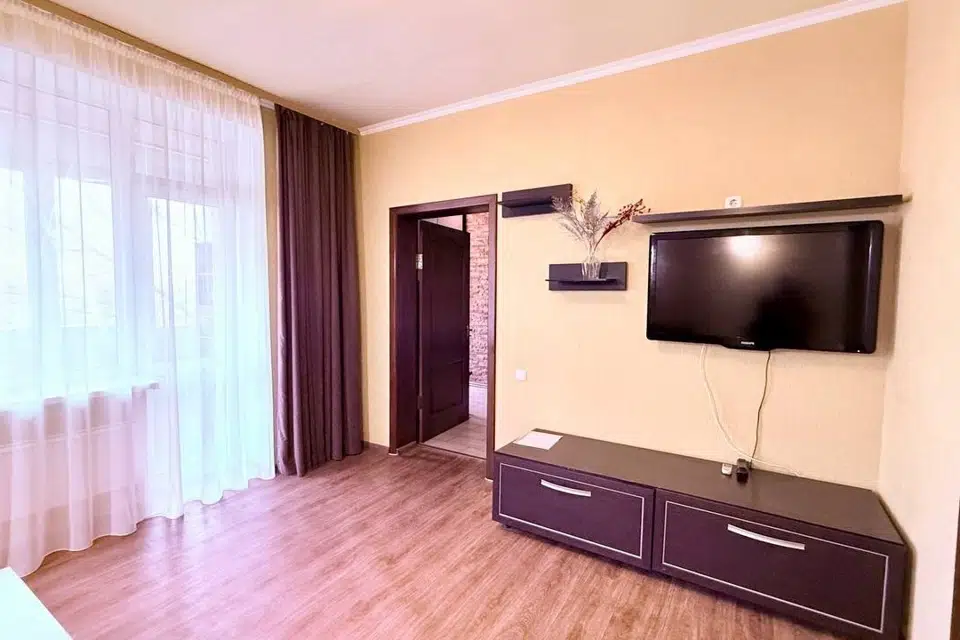 Сдаётся 4-комнатная квартира, 150 м²