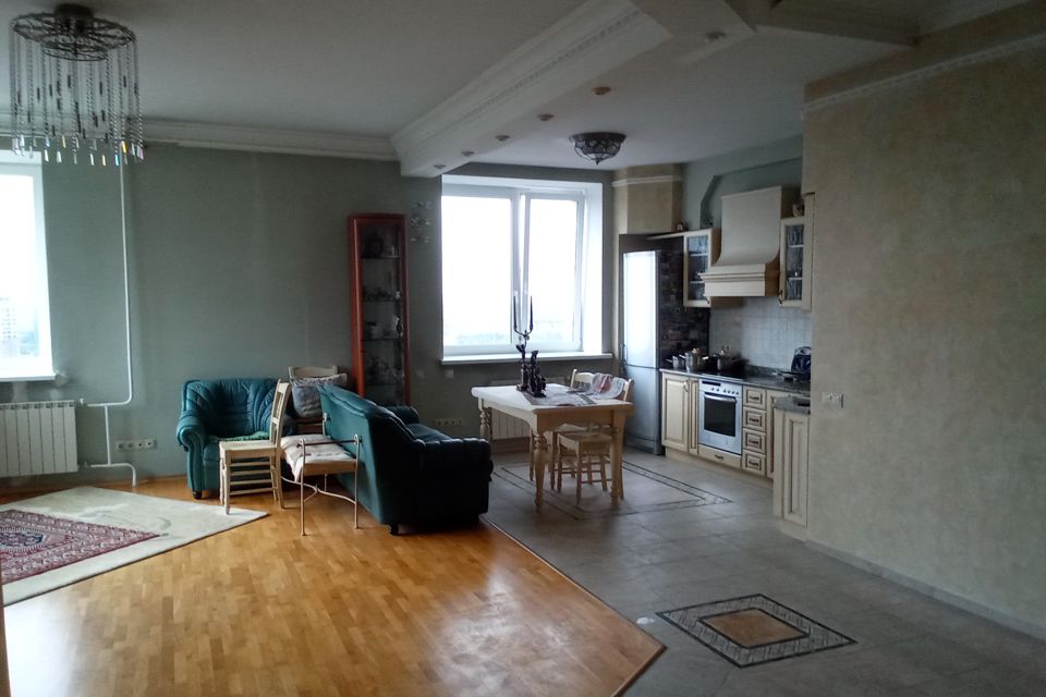 Сдаётся 3-комнатная квартира, 130 м²