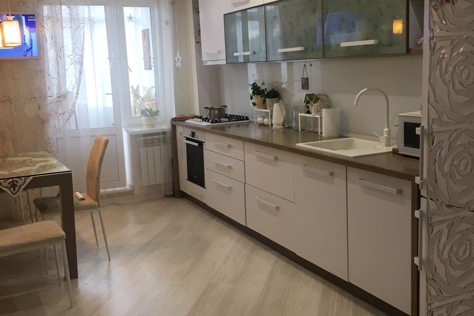 Сдаётся 2-комнатная квартира, 90 м²