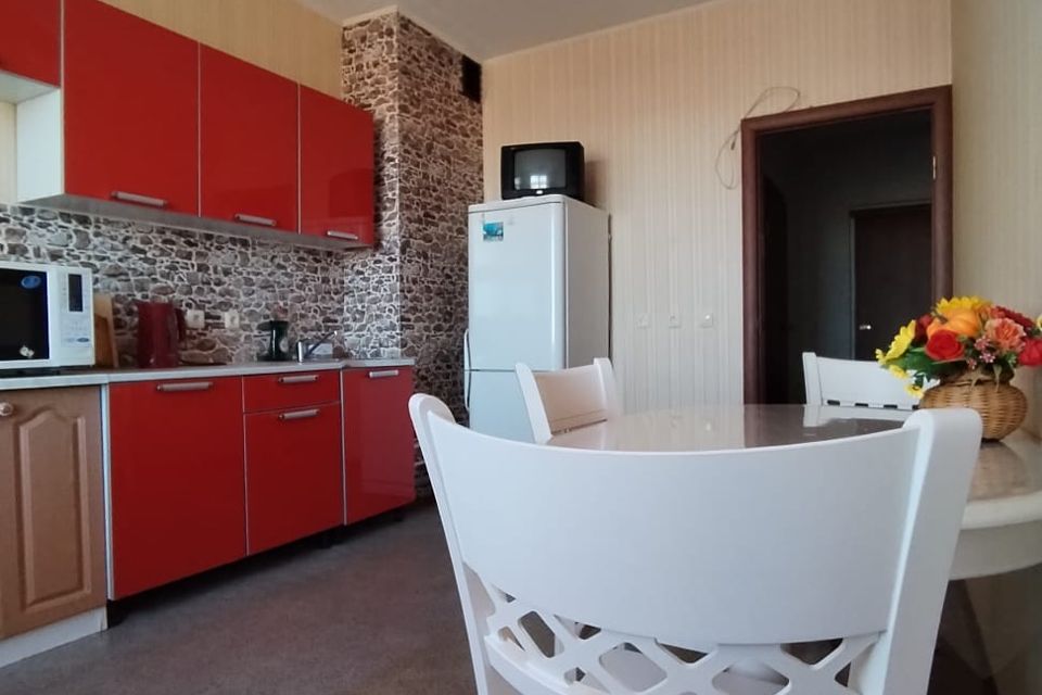 Сдаётся 2-комнатная квартира, 65 м²