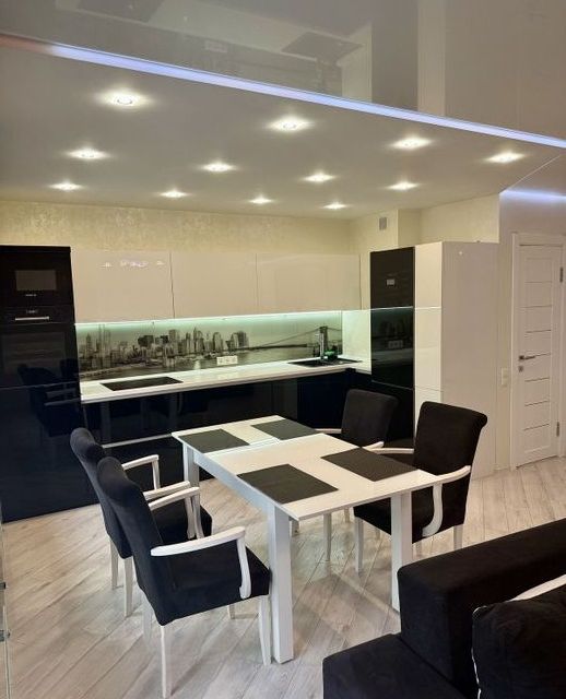 Сдаётся 2-комнатная квартира, 68 м²