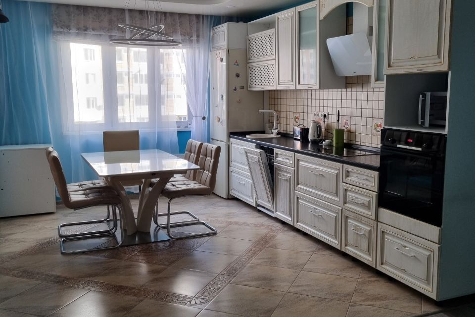 Сдаётся 3-комнатная квартира, 87 м²