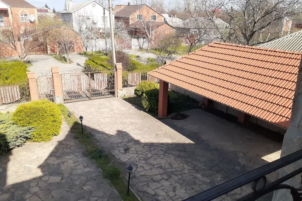 Сдаётся 3-этажный дом, 505 м²
