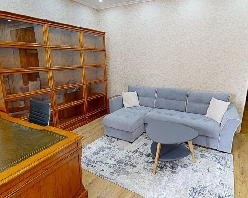 Сдаётся 2-комнатная квартира, 115 м²