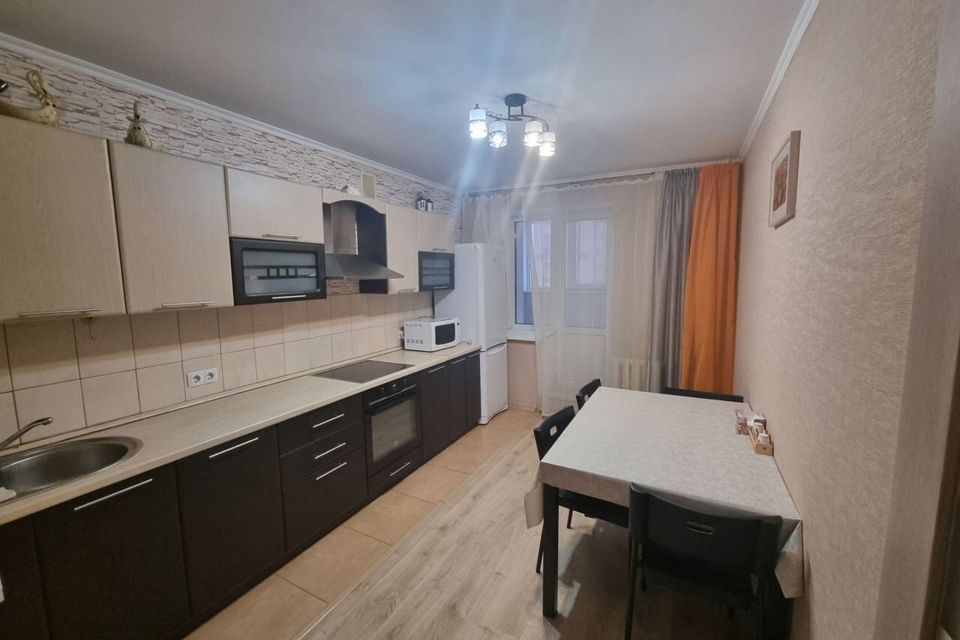 Сдаётся 2-комнатная квартира, 75 м²