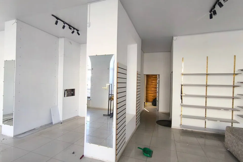 Сдаётся торговое помещение, 125.6 м²