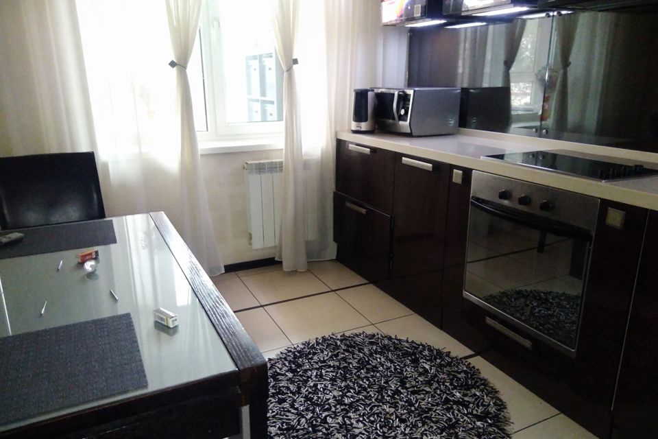 Сдаётся 2-комнатная квартира, 72 м²