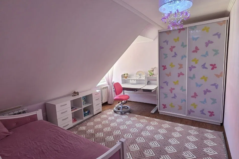 Сдаётся 4-комнатная квартира, 107 м²