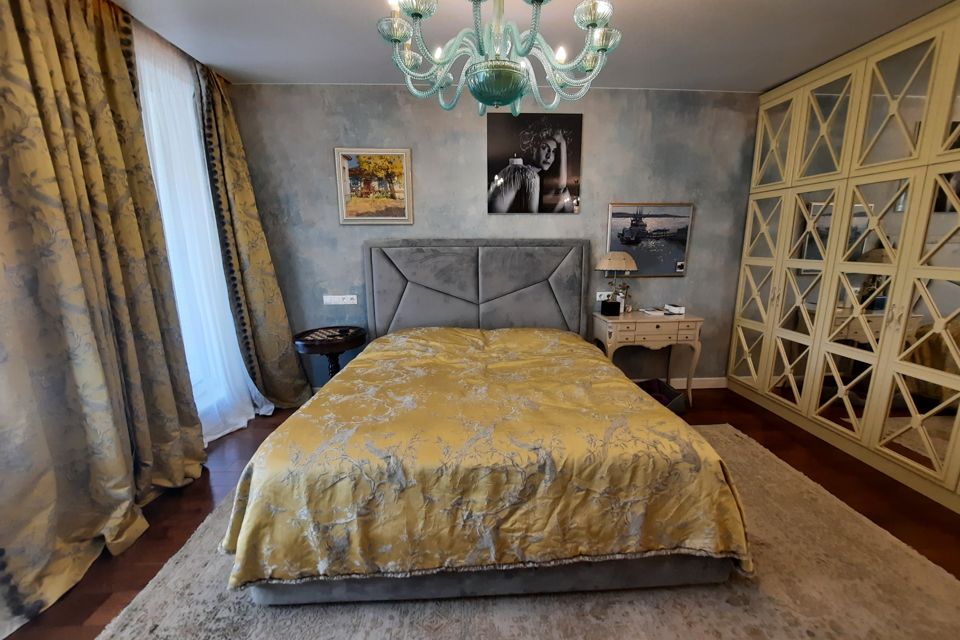 Сдаётся 4-комнатная квартира, 150 м²