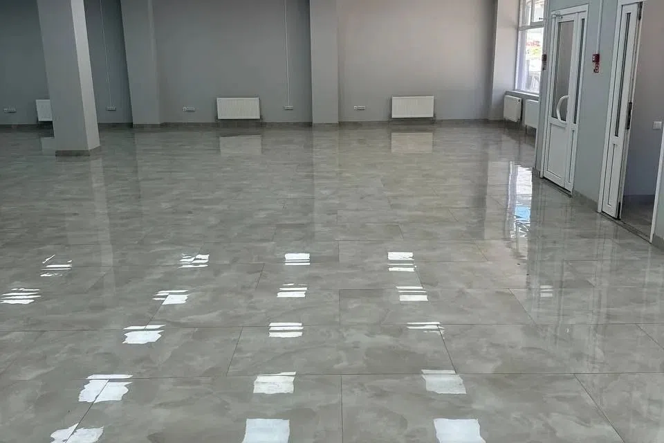 Сдаётся торговое помещение, 285 м²