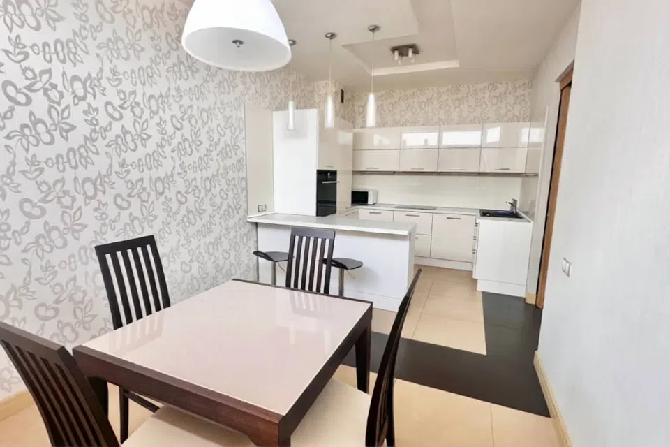 Сдаётся 3-комнатная квартира, 111 м²