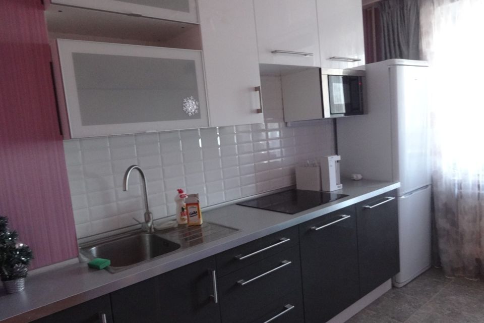 Сдаётся 1-комнатная квартира, 42 м²
