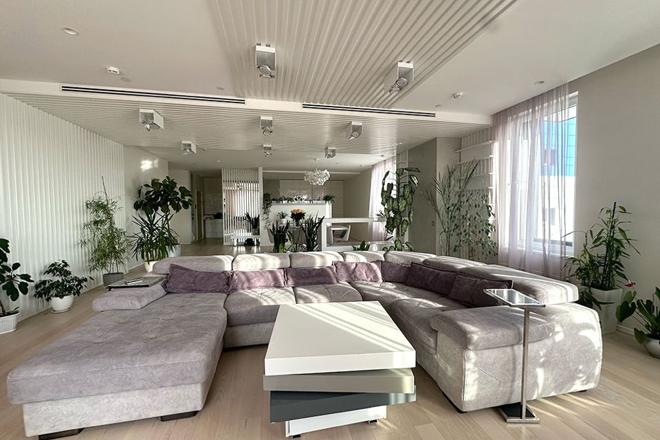 Сдаётся 4-комнатная квартира, 200 м²