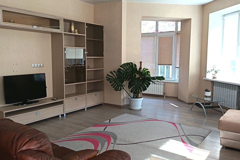 Сдаётся 2-комнатная квартира, 69 м²