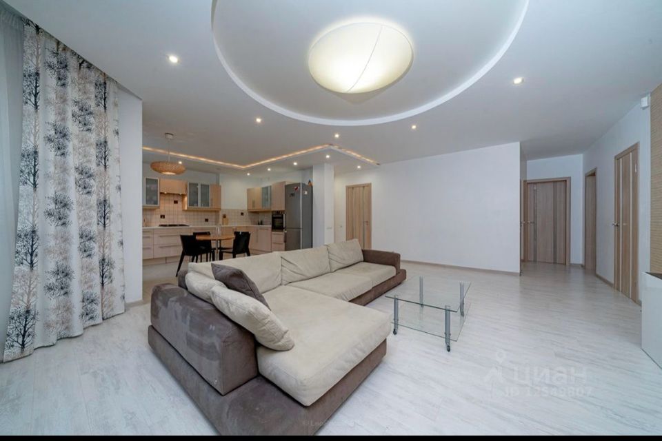 Сдаётся 3-комнатная квартира, 122 м²