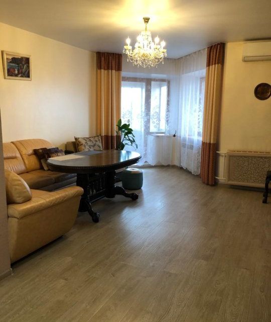 Сдаётся 3-комнатная квартира, 105 м²