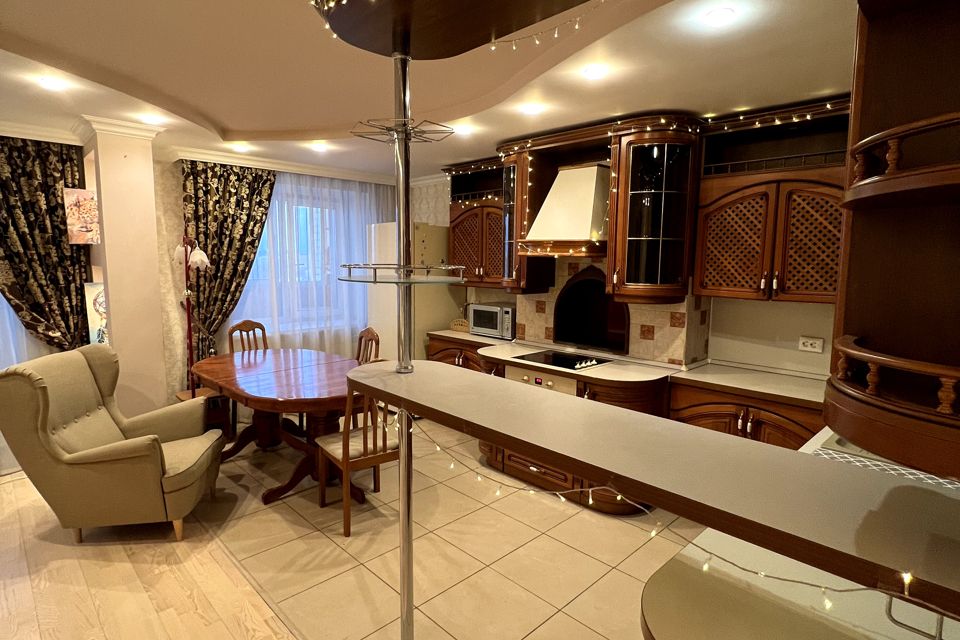 Сдаётся 3-комнатная квартира, 96.3 м²