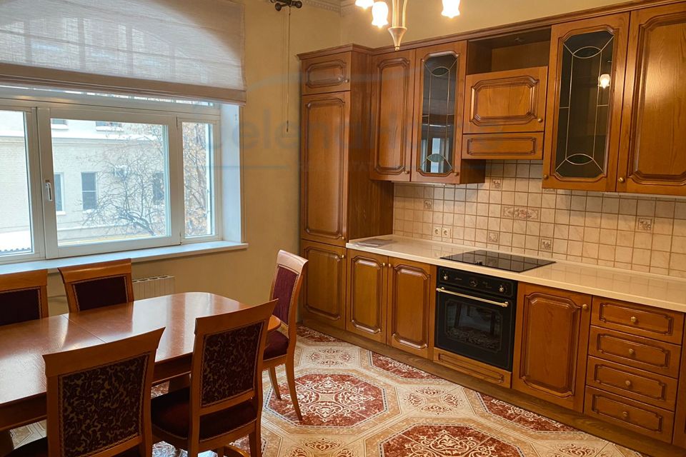 Сдаётся 3-комнатная квартира, 140 м²