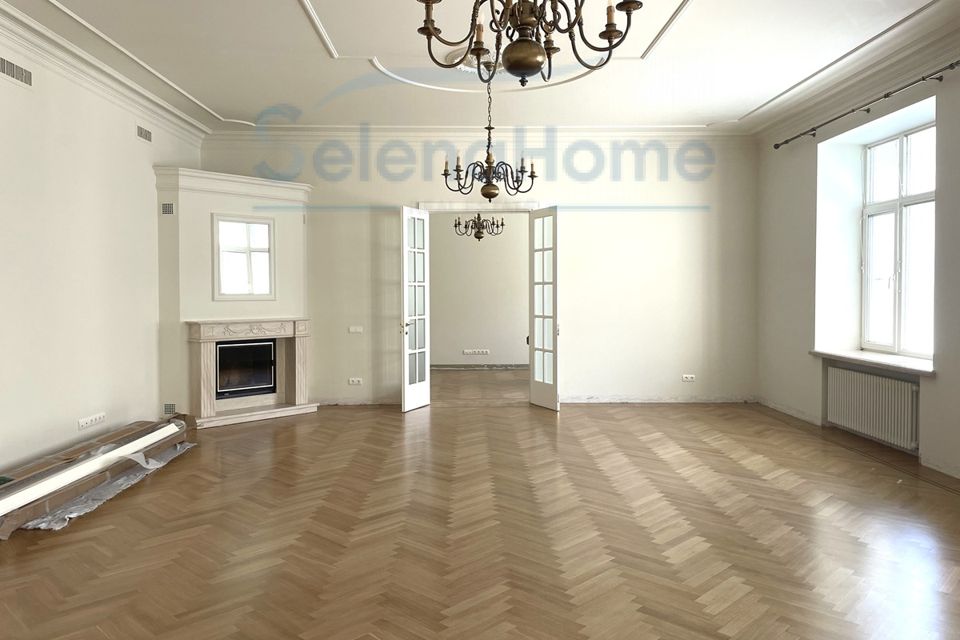 Сдаётся 4-комнатная квартира, 350 м²