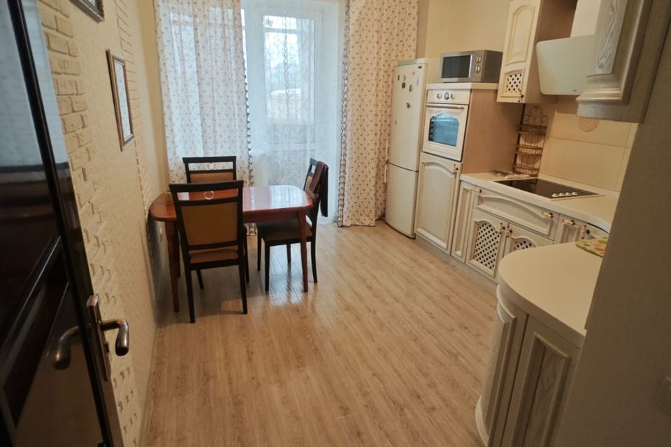Сдаётся 2-комнатная квартира, 87 м²
