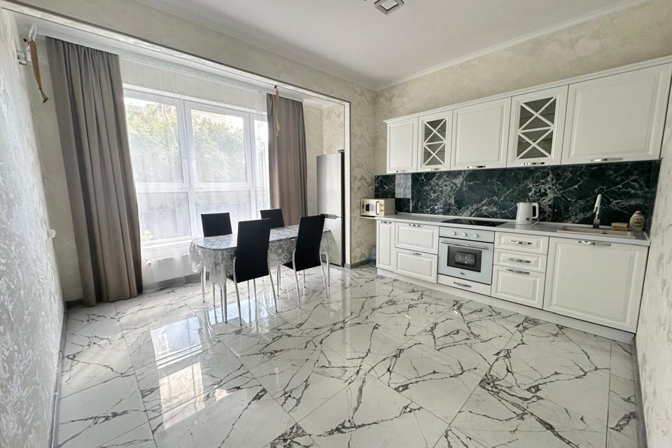 Сдаётся 2-комнатная квартира, 65 м²