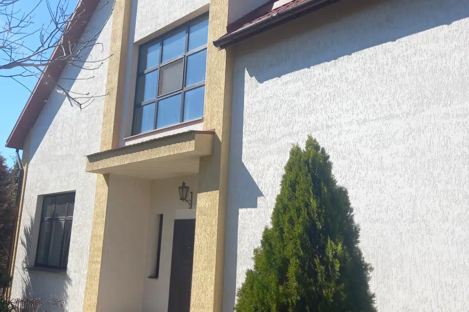 Сдаётся 2-этажный дом, 220 м²