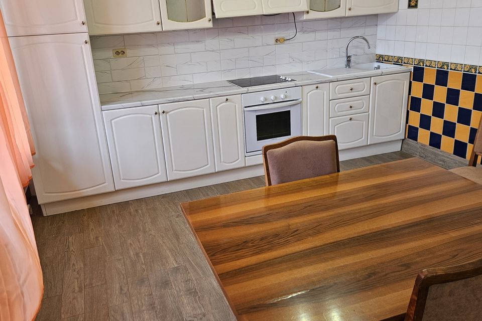 Сдаётся 4-комнатная квартира, 115 м²