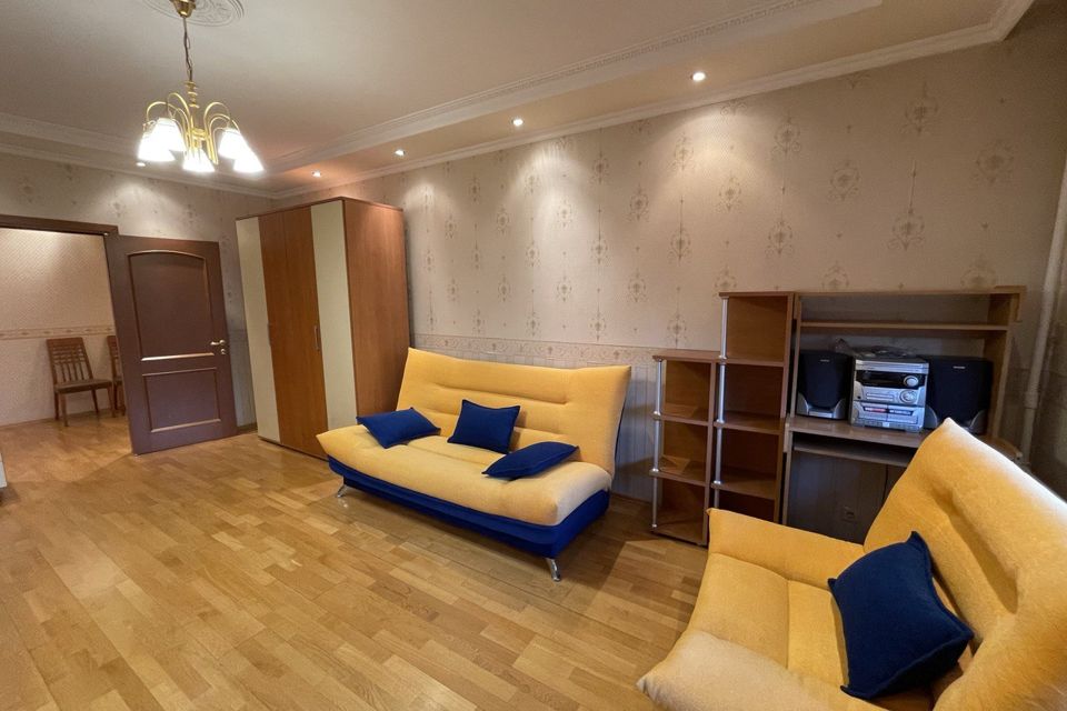 Сдаётся 2-комнатная квартира, 104 м²