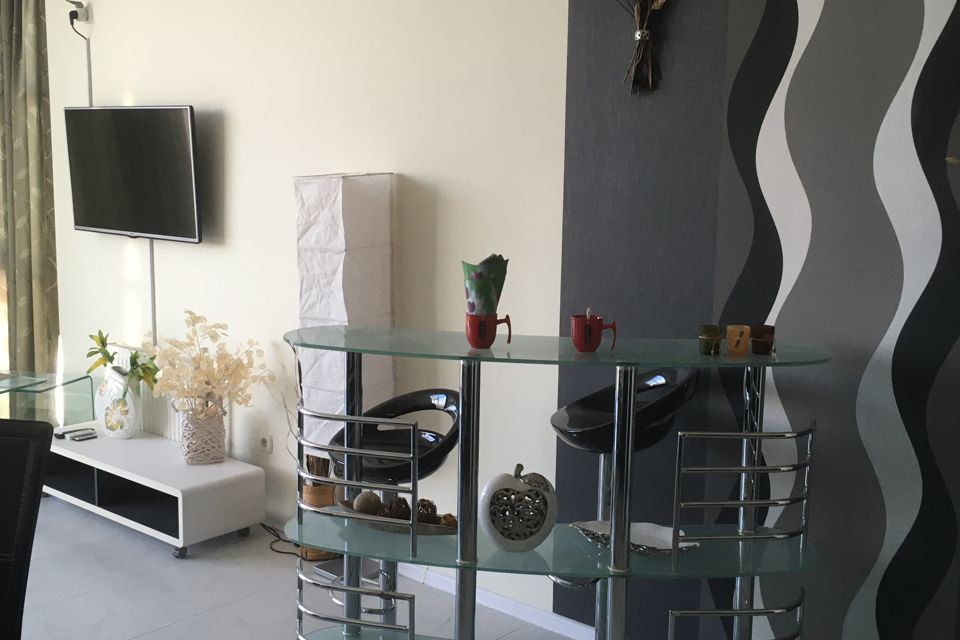 Сдаётся 2-комнатная квартира, 56 м²