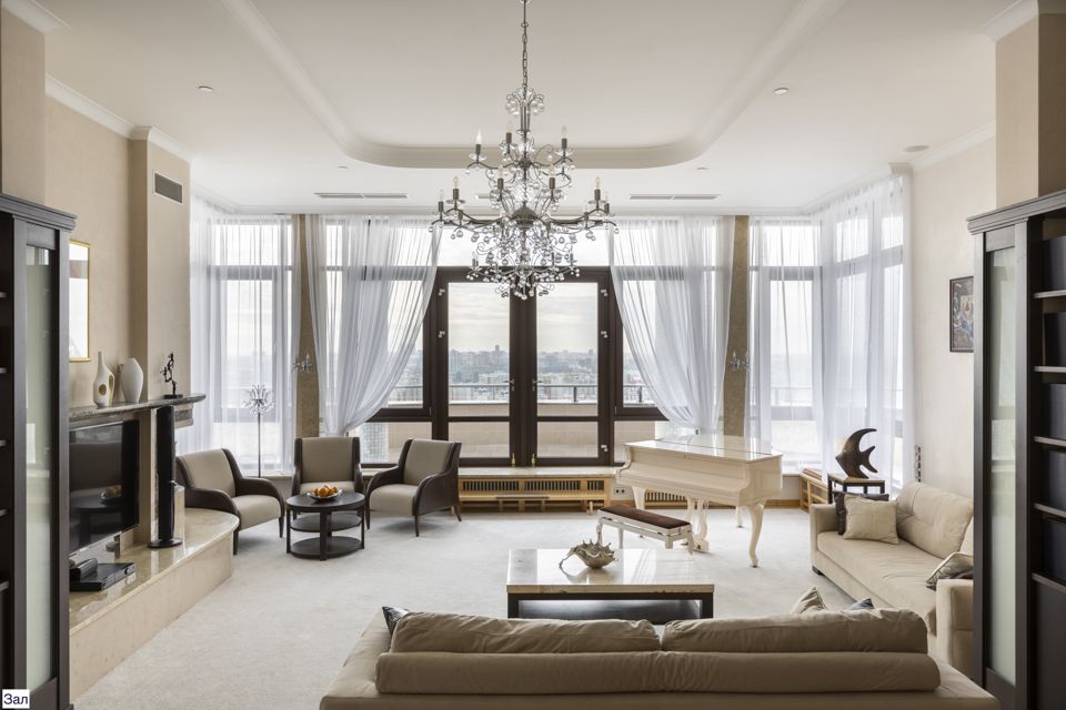 Сдаётся 4-комнатная квартира, 500 м²