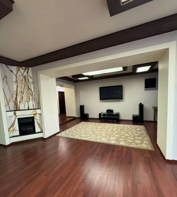 Сдаётся студия, 85 м²