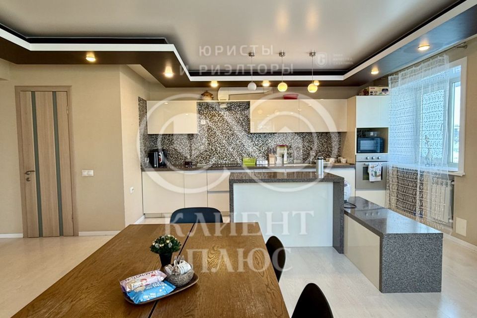 Сдаётся 3-комнатная квартира, 137.5 м²