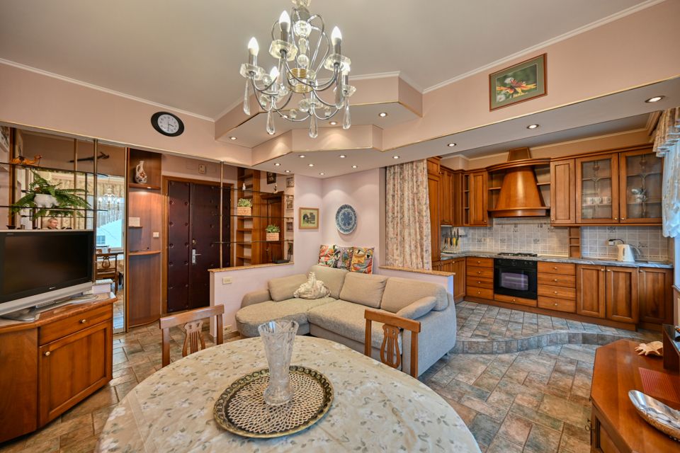 Сдаётся 2-комнатная квартира, 56 м²