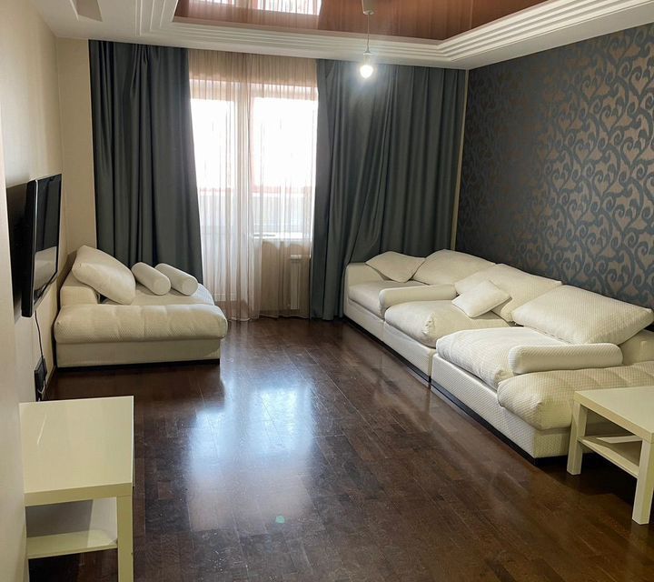 Сдаётся 4-комнатная квартира, 132 м²