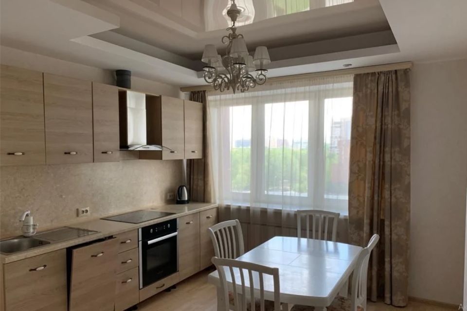 Сдаётся 2-комнатная квартира, 90 м²