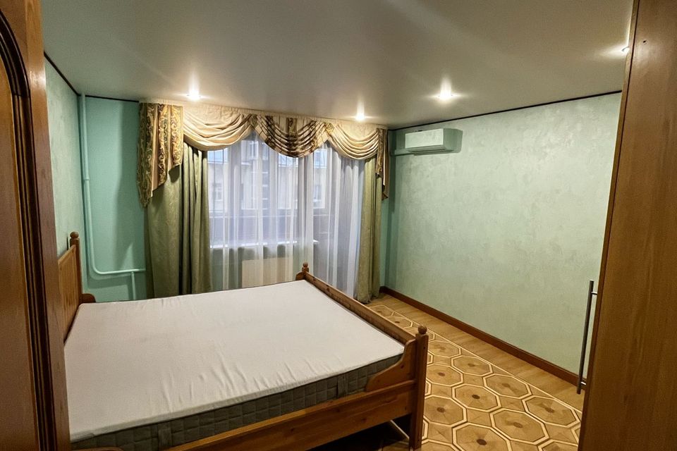 Сдаётся 4-комнатная квартира, 221.1 м²