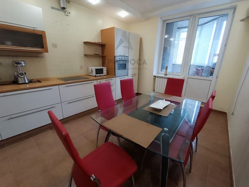 Сдаётся 4-комнатная квартира, 155.1 м²