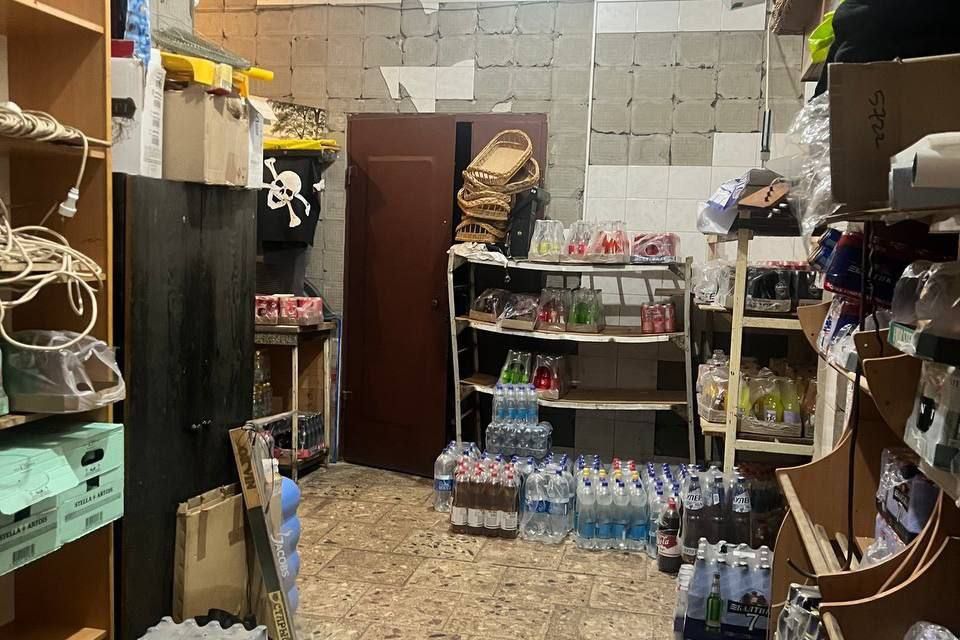 Сдаётся торговое помещение, 300 м²